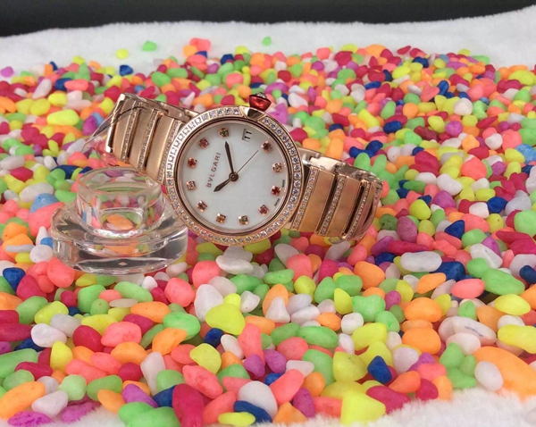 ブルガリ時計正面デザイン